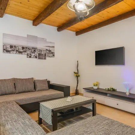 Martin - Fast Wifi, Near Restaurant, Fenced Yard, Pavilion, Center Of Village Villa