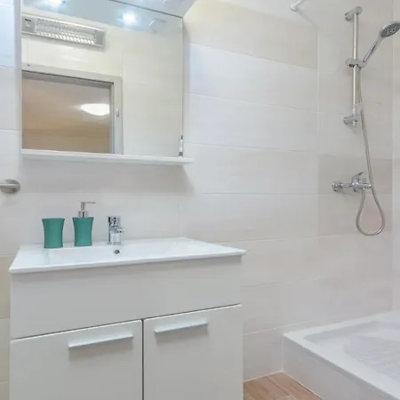 Martin - Fast Wifi, Near Restaurant, Fenced Yard, Pavilion, Center Of Village Villa Kringa