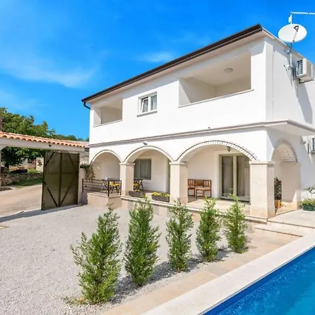 Martin - Fast Wifi, Near Restaurant, Fenced Yard, Pavilion, Center Of Village Villa