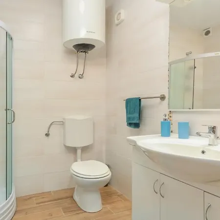 Martin - Fast Wifi, Near Restaurant, Fenced Yard, Pavilion, Center Of Village Villa Kringa