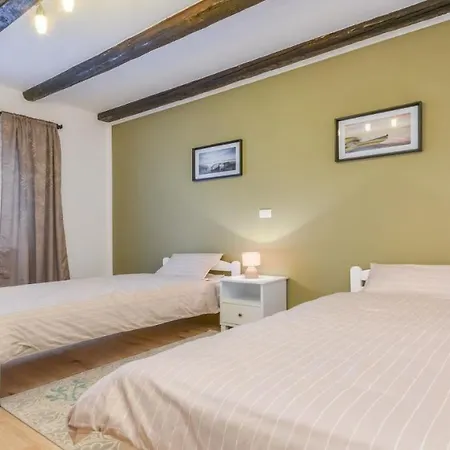 Martin - Fast Wifi, Near Restaurant, Fenced Yard, Pavilion, Center Of Village Villa Kringa