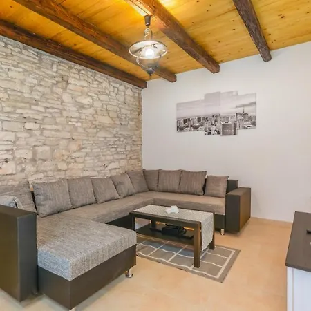 Martin - Fast Wifi, Near Restaurant, Fenced Yard, Pavilion, Center Of Village Villa *