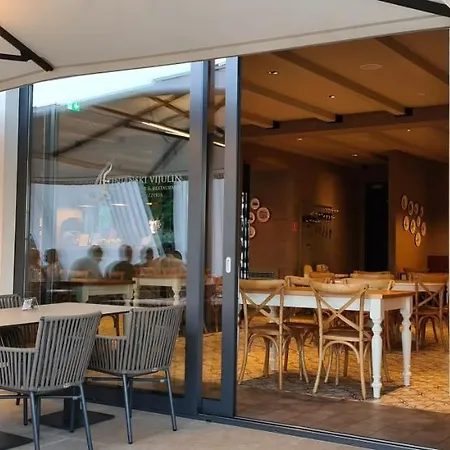 Martin - Fast Wifi, Near Restaurant, Fenced Yard, Pavilion, Center Of Village Villa *