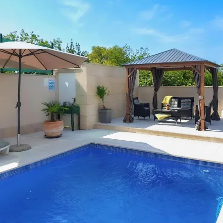Martin - Fast Wifi, Near Restaurant, Fenced Yard, Pavilion, Center Of Village Villa Kringa