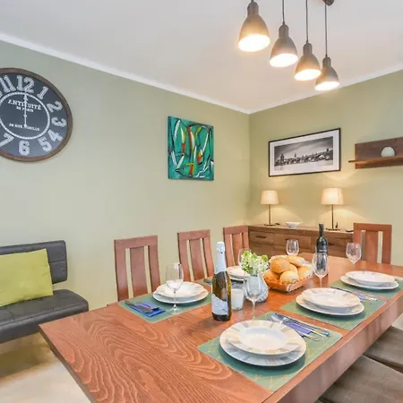 Villa Villa Martin - Fenced Yard, Stone Bbq & Pavilion - Village Centre Kringa
