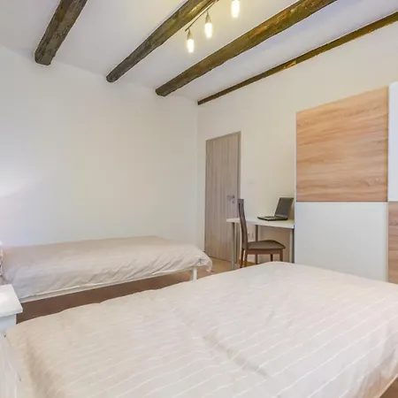 Villa Martin - Fenced Yard, Stone Bbq & Pavilion - Village Centre ヴィラ Kringa