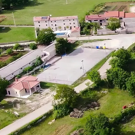 ヴィラ Villa Martin - Fenced Yard, Stone Bbq & Pavilion - Village Centre *