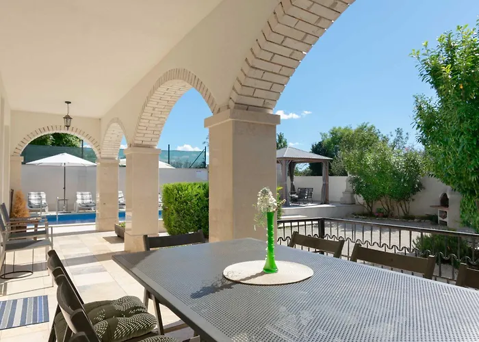 Martin - Countryside Retreat With Pool & Pavilion