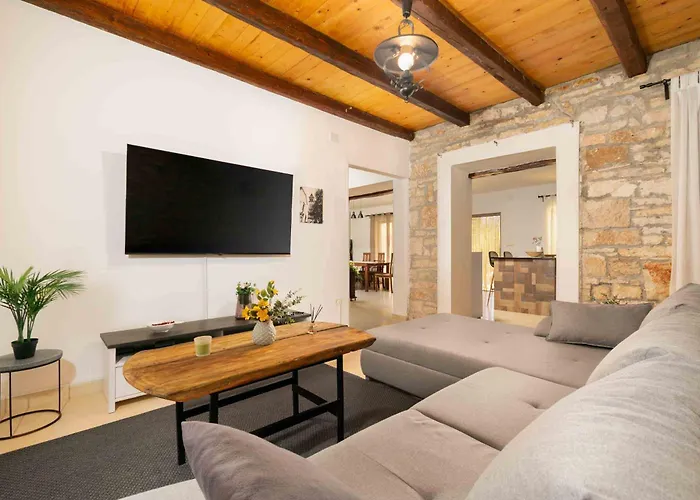 Martin - Countryside Retreat With Pool & Pavilion 빌라