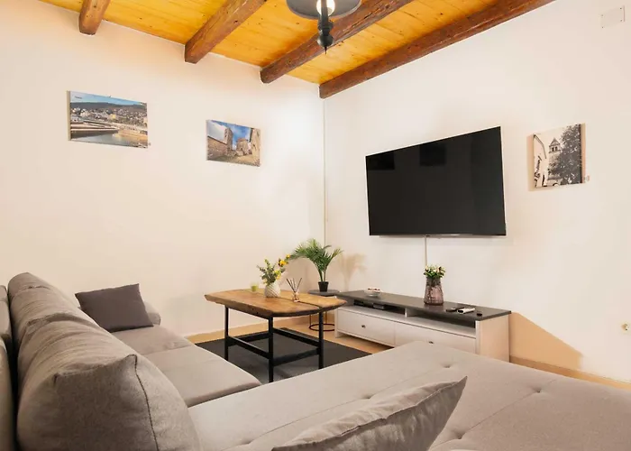 Martin - Countryside Retreat With Pool & Pavilion 빌라