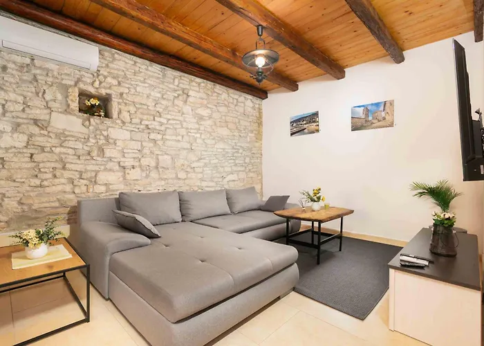 Villa Martin - Countryside Retreat With Pool & Pavilion