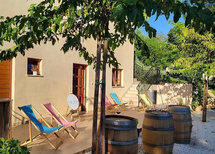 Martin - Countryside Retreat With Pool & Pavilion וילה