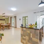 Martin - Countryside Retreat With Pool & Pavilion