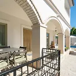 Martin - Countryside Retreat With Pool & Pavilion