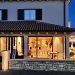 Martin - Countryside Retreat With Pool & Pavilion Vila