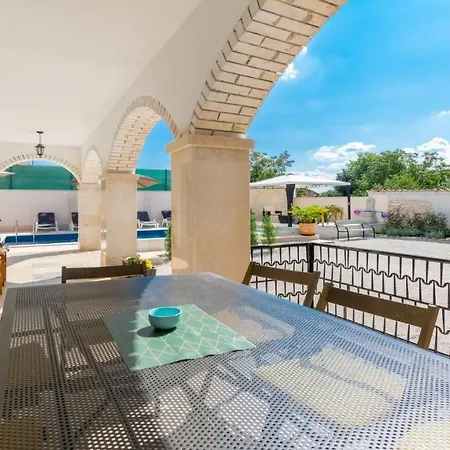 Martin - Fast Wifi, Near Restaurant, Fenced Yard, Pavilion, Center Of Village * Kringa