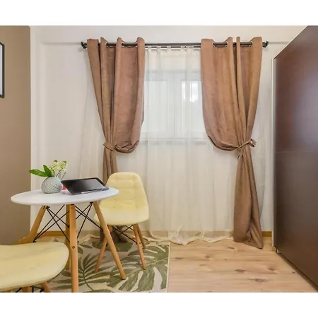 Villa Martin - Fast Wifi, Near Restaurant, Fenced Yard, Pavilion, Center Of Village *