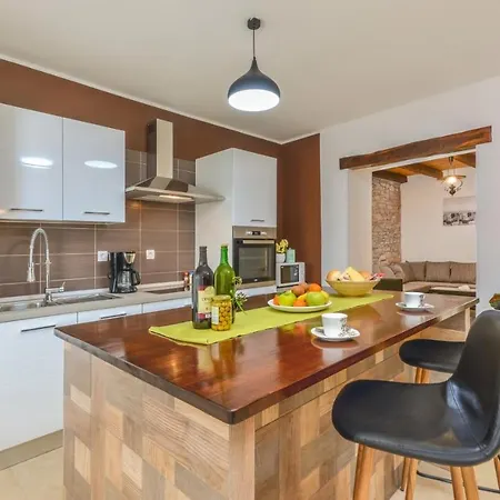 Martin - Fast Wifi, Near Restaurant, Fenced Yard, Pavilion, Center Of Village Villa Kringa