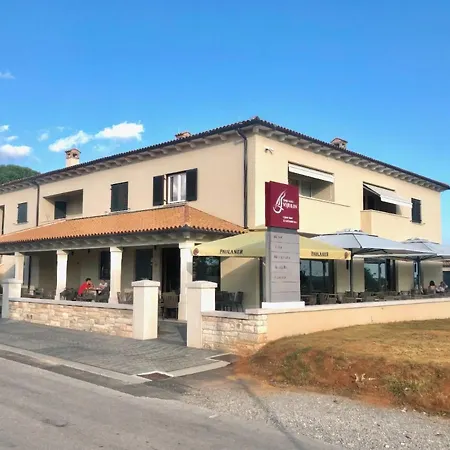 Martin - Fast Wifi, Near Restaurant, Fenced Yard, Pavilion, Center Of Village *