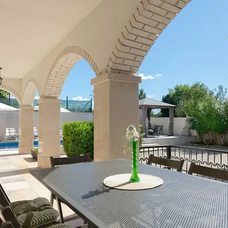 Villa Martin - Fenced Yard, Stone Bbq & Pavilion - Village Centre