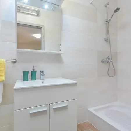 Βίλα Villa Martin - Fenced Yard, Stone Bbq & Pavilion - Village Centre *