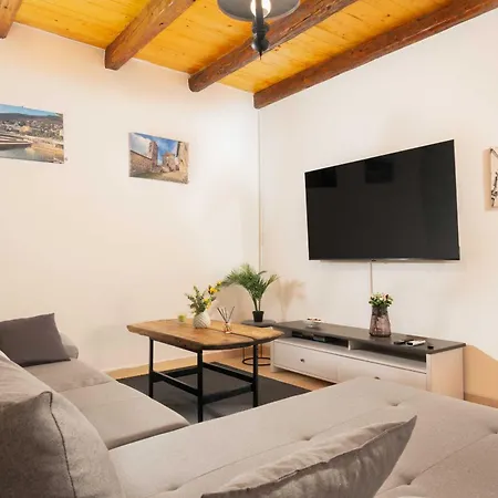 Villa Martin - Fenced Yard, Stone Bbq & Pavilion - Village Centre Willa